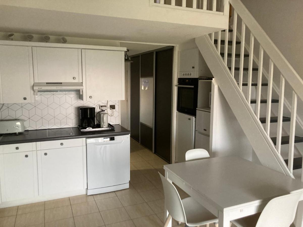 Appartement 2 Chambres Avec Piscine Face A La Mer A La Coudouliere Six-Fours-les-Plages Exteriör bild