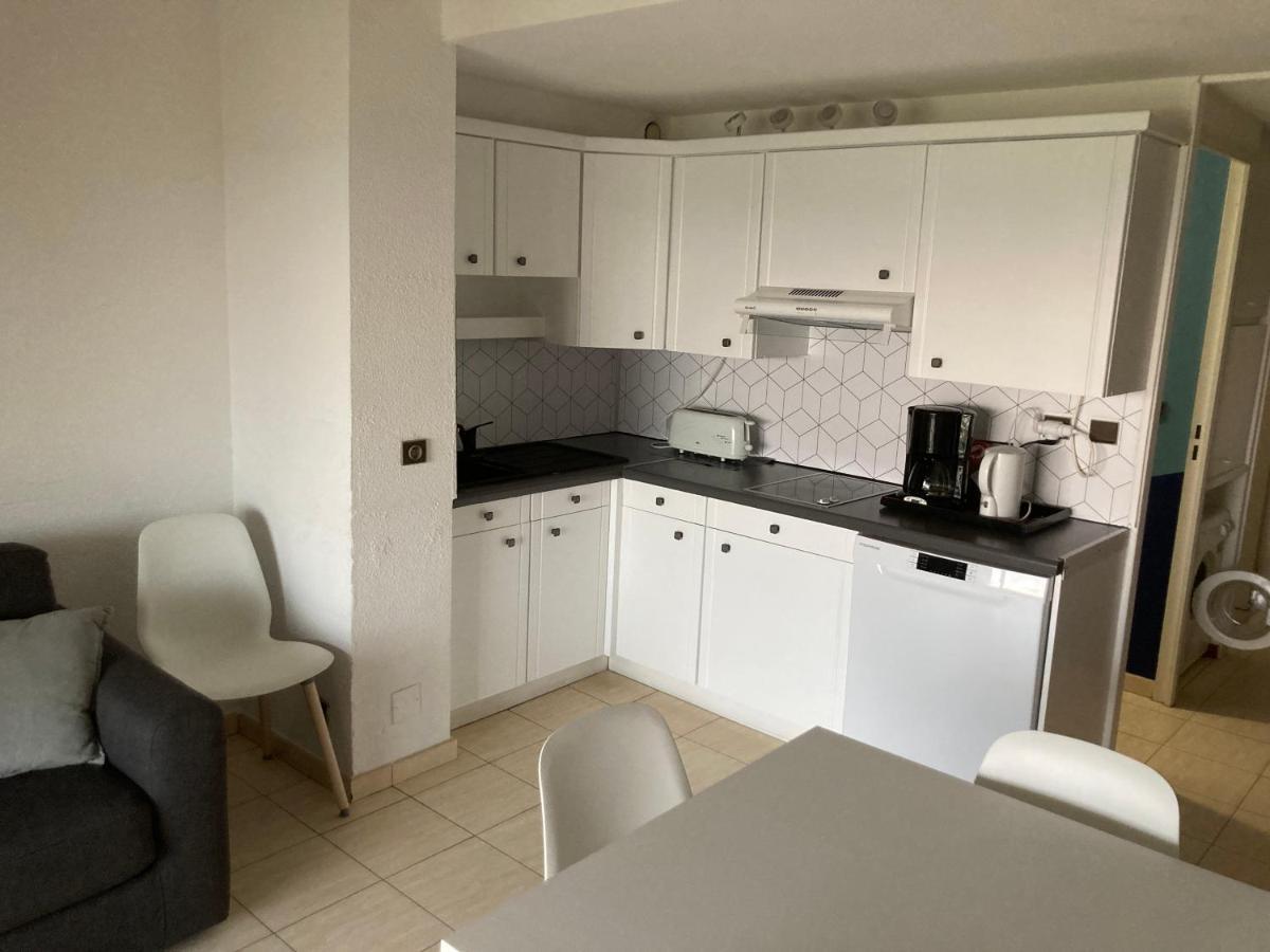 Appartement 2 Chambres Avec Piscine Face A La Mer A La Coudouliere Six-Fours-les-Plages Exteriör bild