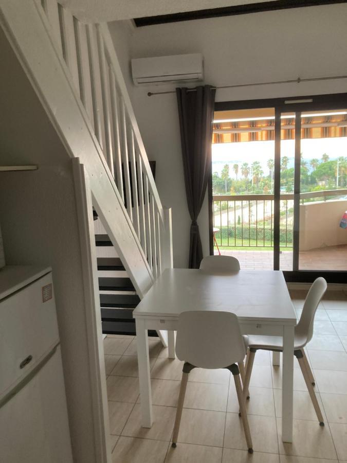 Appartement 2 Chambres Avec Piscine Face A La Mer A La Coudouliere Six-Fours-les-Plages Exteriör bild